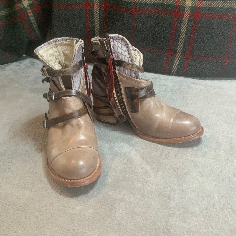Freebird Crue Leather Snakeskin Strappy Buckle Ankle Boots Taupe Size 8